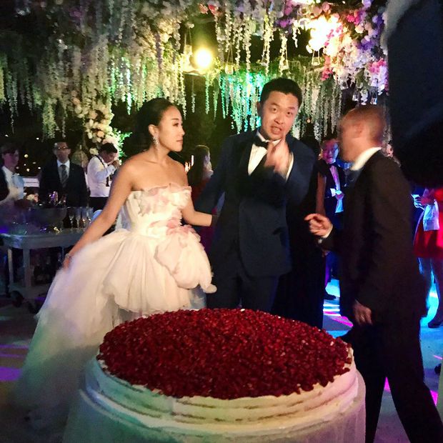 Ngoài váy cưới lộng lẫy, đám cưới của fashion blogger Hong Kong còn xa hoa không tưởng - Ảnh 36.