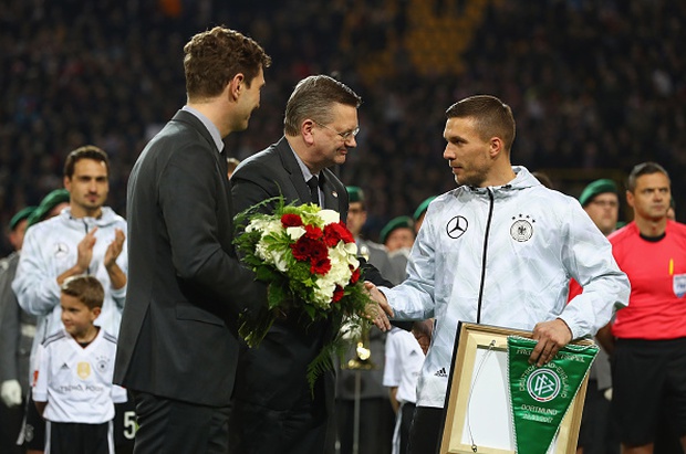 Hoàng tử Podolski lập siêu phẩm ngày chia tay đội tuyển Đức - Ảnh 4.
