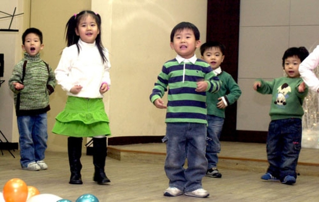 Số phận đáng thương của trẻ em mồ côi ở Hàn Quốc: Bị ruồng bỏ, xa lánh và coi là lũ trẻ đường phố bẩn thỉu - Ảnh 4.
