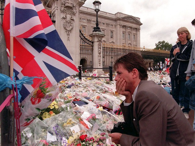 Nhìn lại cuộc đời cố công nương Diana: Những năm tháng không thể quên của một đóa hồng nước Anh - Ảnh 53.