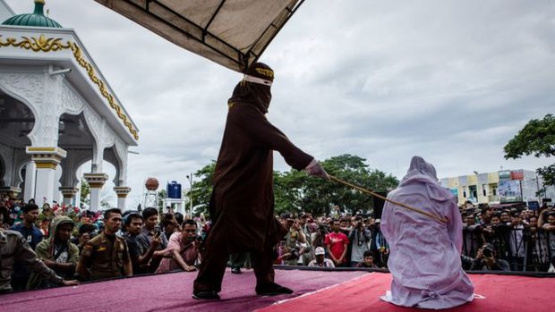 Không chốn dung thân cho những người đồng tính Indonesia - Ảnh 2.