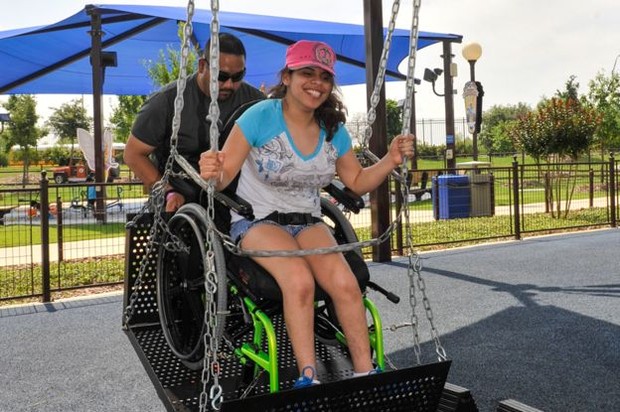 Thương con gái khuyết tật bị xa lánh, ông bố xây cả công viên giải trí 51 triệu USD cho con - Ảnh 5.