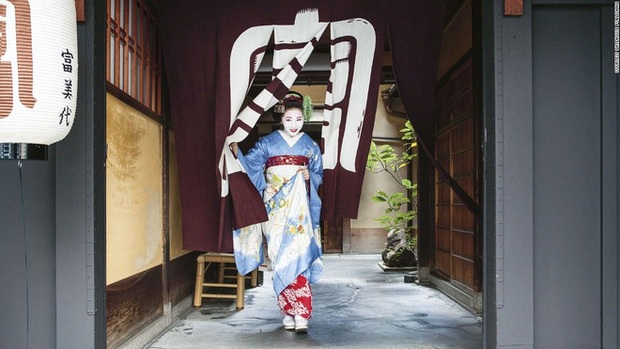 Con đường vào nghề khắc nghiệt của các Geisha tập sự - Ảnh 4.