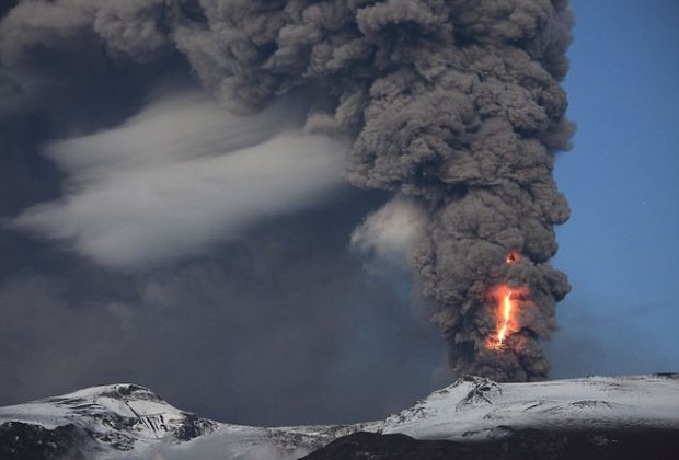 Không phải magma, đây mới là thứ nguy hiểm nhất từ núi lửa, bay cao 20km cũng chưa an toàn - Ảnh 4.