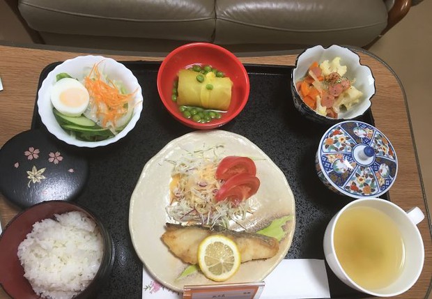 Đồ ăn bệnh viện đẳng cấp Nhật Bản: Nhìn qua bữa ăn của sản phụ, ai cũng tưởng đồ order nhà hàng - Ảnh 8.