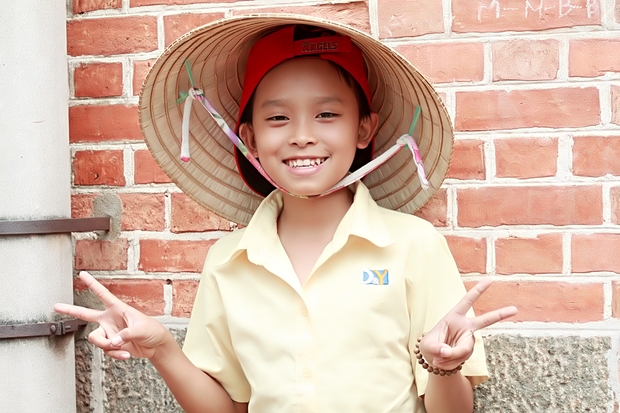 Hồ Văn Cường được mẹ nuôi Phi Nhung đầu tư làm MV đầu tay nhờ học tập tốt - Ảnh 9.