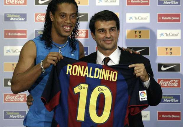Man Utd mua hụt Ronaldinho năm 2003 liên quan gì đến Beckham? - Ảnh 1.