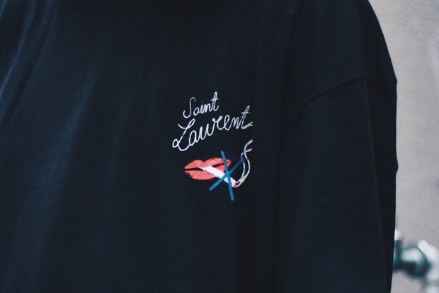 Kỳ Duyên đụng hàng Khánh Linh The Face, báo hiệu cuộc lên ngôi của áo phông Saint Laurent - Ảnh 6.