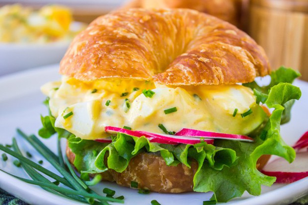 Sandwich salad trứng cầu vồng: Vừa đẹp vừa đủ chất cho bữa ăn cân bằng - Ảnh 6.