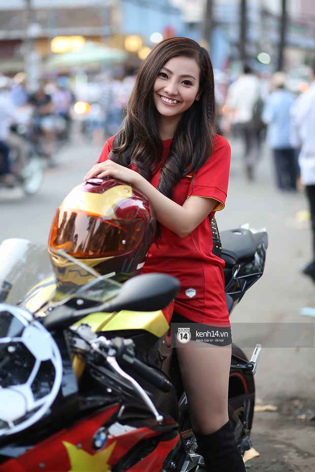 Nữ biker 9X Sài Gòn cưỡi xe khủng cổ vũ Công Phượng và U23 Việt Nam - Ảnh 3.