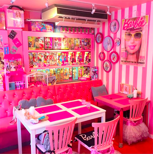 Ghé thăm quán cà phê Barbie màu hồng mộng mơ tuyệt đẹp - Ảnh 1.
