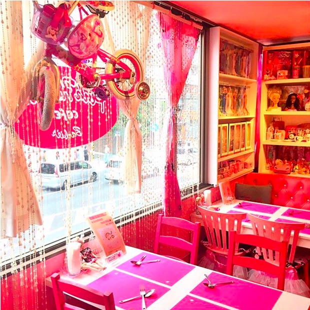 Ghé thăm quán cà phê Barbie màu hồng mộng mơ tuyệt đẹp - Ảnh 7.