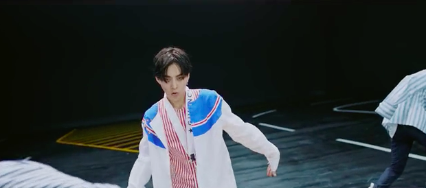 Ko Ko Bop của EXO: nhạc khó nghe, nhưng thời trang MV thì dễ ngấm với toàn hàng hiệu - Ảnh 1. Ko Ko Bop của EXO: nhạc khó nghe, nhưng thời trang MV thì dễ ngấm với toàn hàng hiệu - Ảnh 1.