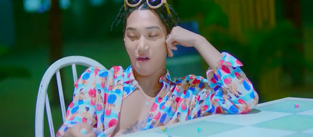 Ko Ko Bop của EXO: nhạc khó nghe, nhưng thời trang MV thì dễ ngấm với toàn hàng hiệu - Ảnh 19. Ko Ko Bop của EXO: nhạc khó nghe, nhưng thời trang MV thì dễ ngấm với toàn hàng hiệu - Ảnh 19.