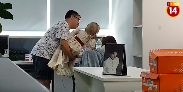 Clip: Người Sài Gòn có sợ phát khiếp khi bỗng nhiên nhìn thấy búp bê Annabelle ngoài đường phố? - Ảnh 11.