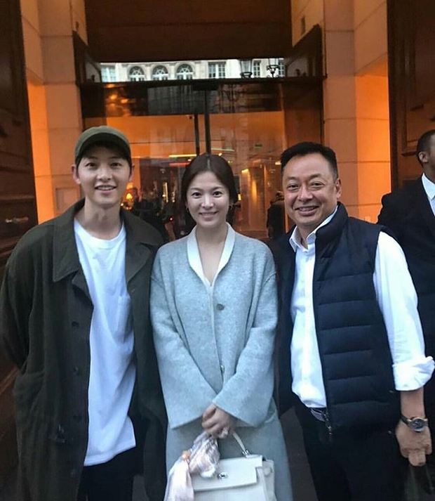 Song Joong Ki và Song Hye Kyo cùng để mặt mộc, chụp hình tình tứ tại Paris như đôi vợ chồng son - Ảnh 1.