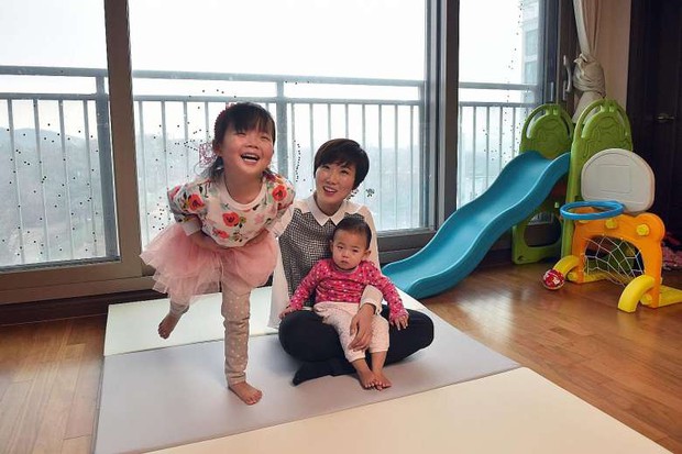 Cái chết của một người mẹ làm việc quá sức sau kỳ nghỉ thai sản gây chấn động Hàn Quốc - Ảnh 1.
