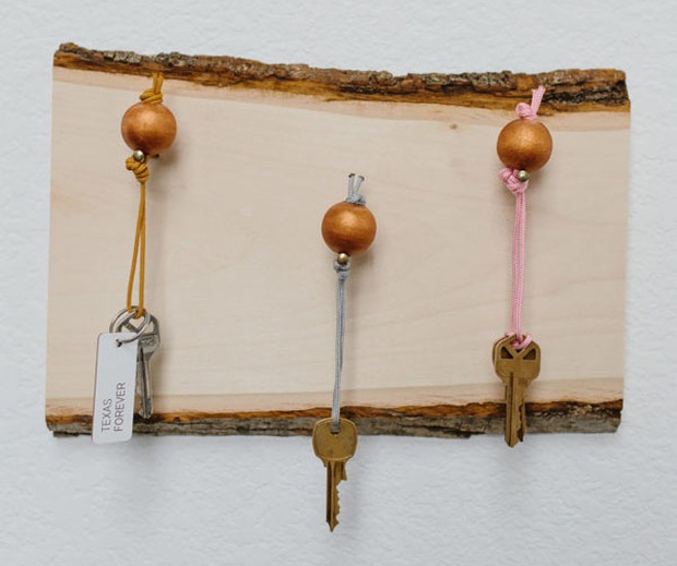 Biến tấm gỗ thành bảng treo chìa khóa gọn gàng với cách làm cực đơn giản - Ảnh 8.
