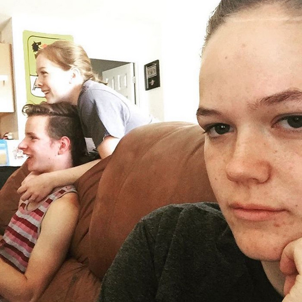 Cô gái với khuôn mặt troll có sở thích phá đám này đang gây sốt trên Instagram - Ảnh 21.