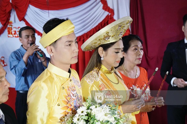 Lâm Khánh Chi đã về đến nhà chồng, cùng chú rể làm lễ vái gia tiên tại Vũng Tàu - Ảnh 4.