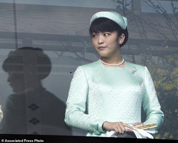 Công chúa Nhật Bản từ bỏ địa vị hoàng gia để kết hôn với thường dân - Ảnh 4.