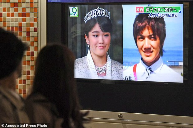 Công chúa Nhật Bản từ bỏ địa vị hoàng gia để kết hôn với thường dân - Ảnh 3.