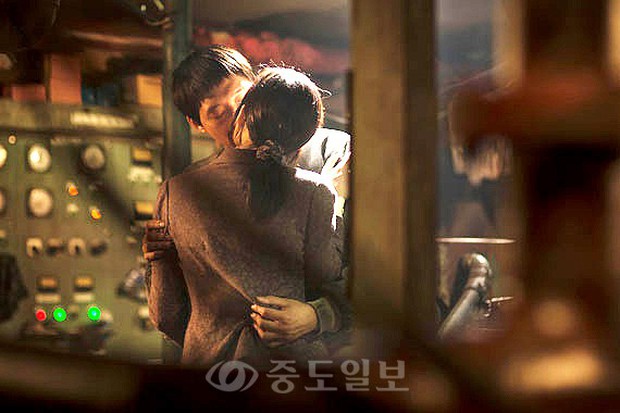 15 cảnh hôn phim Hàn khiến diễn viên liệt cả môi: Cảnh quay 48 tiếng, cảnh 100 lần mới xong - Ảnh 5.