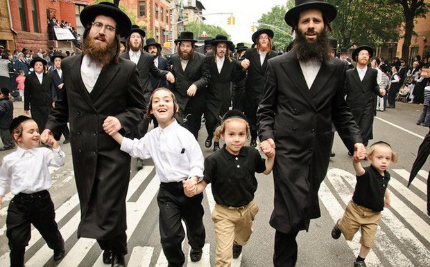 Không phải IQ, yếu tố chiếm một nửa thành công của người Do Thái chính là tài ăn nói. Hãy xem cha mẹ Do Thái dạy con thế nào? - Ảnh 1.