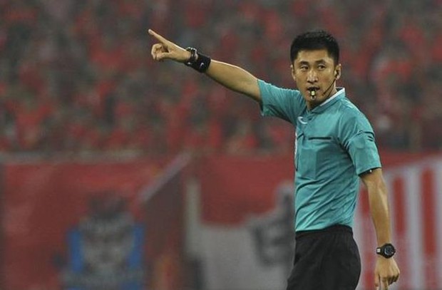 Chân dung vị trọng tài Trung Quốc sẽ bắt chính trong trận chung kết U23 châu Á 2018 - Ảnh 2.