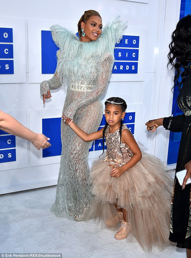 Beyoncé's daughter's queen-like life: At 6 years old, she has her own service crew and wears a 250 million VND dress to events - Photo 6.