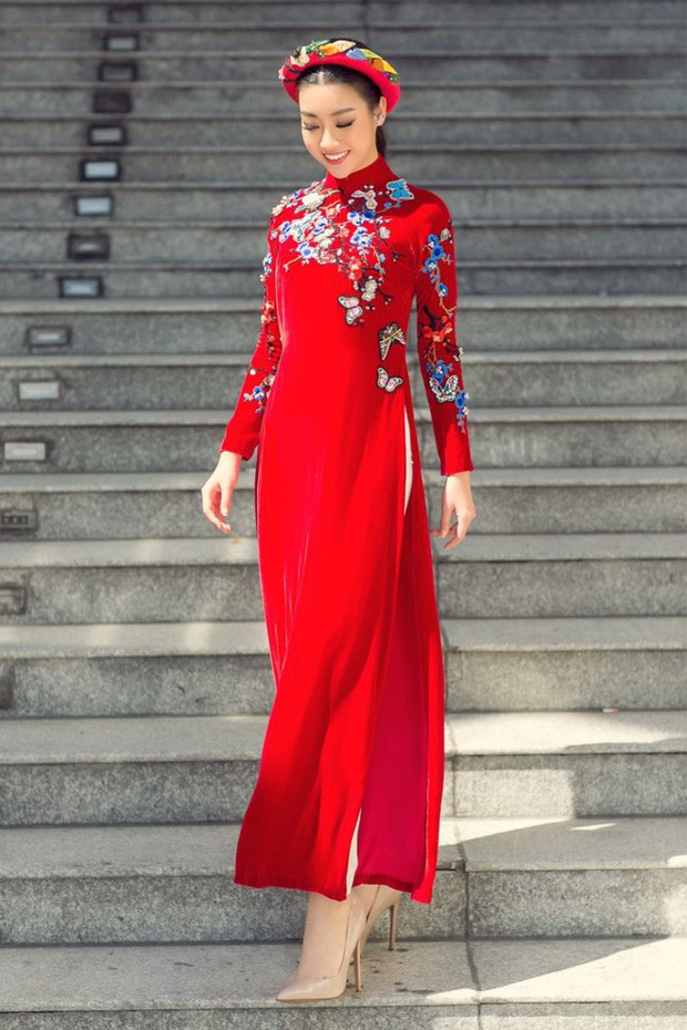 Hoa hậu Đỗ Mỹ Linh và MC Thanh Mai “người chín người mười” khi cùng diện một thiết kế áo dài đón Xuân - Ảnh 4.