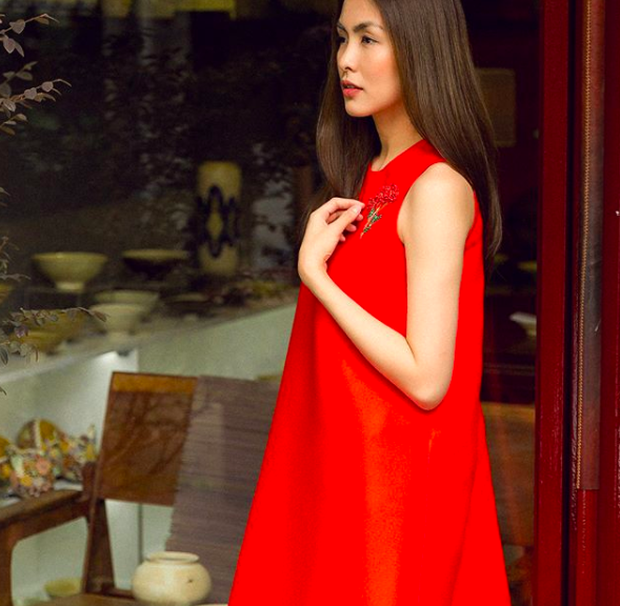 Nhìn Hà Tăng, Jolie Nguyễn... diện street style sắc đỏ mà chợt nhận ra: Tết đã về gần lắm rồi đây! - Ảnh 1.