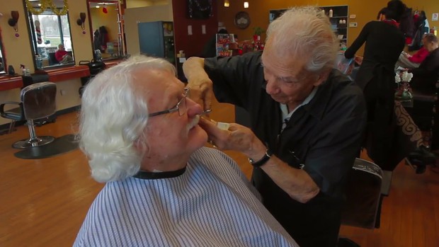 Ông trăm tuổi làm nghề cắt tóc: suốt 96 năm vẫn miệt mài công việc vì 1 lí do đầy bất ngờ, cảm động - Ảnh 2.