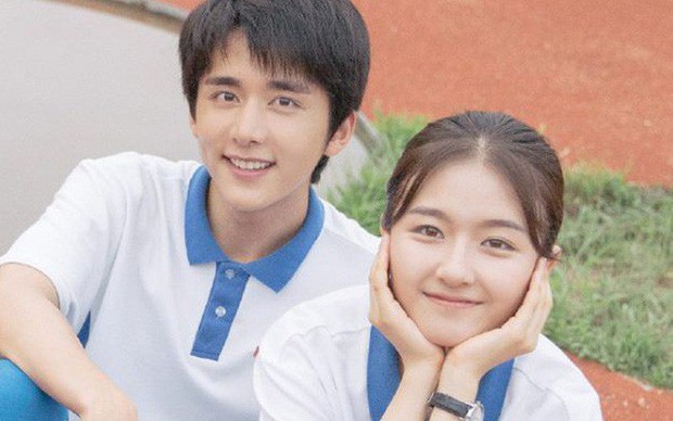Cặp đôi Xin chào, ngày xưa ấy bất ngờ lộ ảnh ôm ấp siêu tình cảm, rộ nghi vấn phim giả tình thật - Ảnh 1.