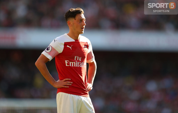 Tự truyện Mesut Oezil (Chương 1): Tuổi thơ trong căn nhà tồi tàn đáng xấu hổ - Ảnh 1.