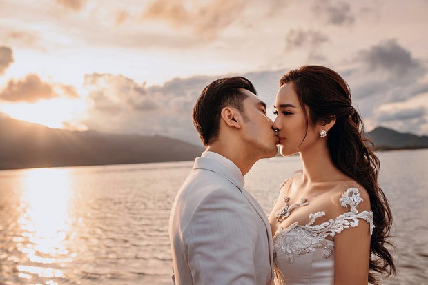 Ưng Hoàng Phúc khoá môi bà xã Kim Cương ngọt ngào trong bộ ảnh cưới, đã ấn định ngày cử hành hôn lễ - Ảnh 11.