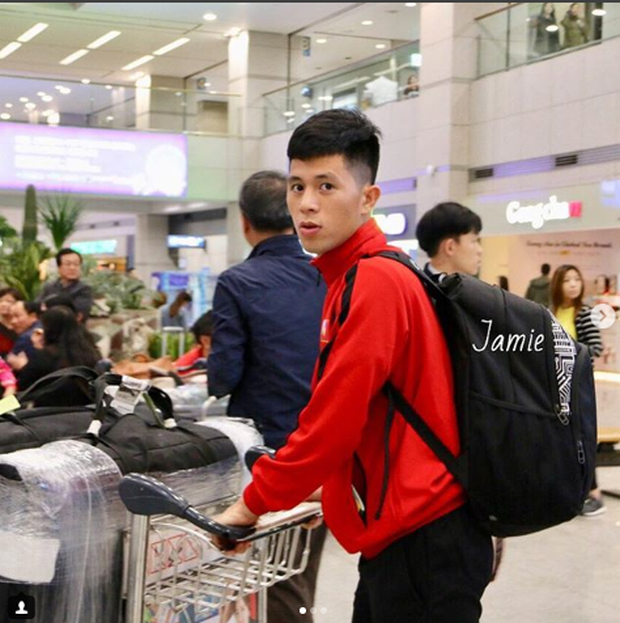 Xuân Trường đẹp như trai Hàn, Trọng Ỉn ngơ ngác khi ngồi ở sân bay Hàn Quốc - Ảnh 9.