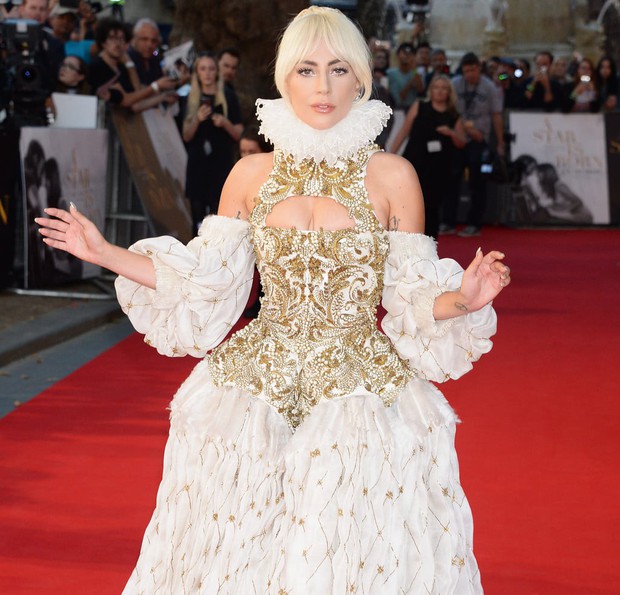 Từng tự dìm hàng bằng những bộ đồ quái lạ, nhưng hóa ra Lady Gaga cũng có nhan sắc thuộc hàng mỹ nhân như ai! - Ảnh 15.