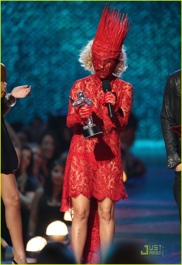 Từng tự dìm hàng bằng những bộ đồ quái lạ, nhưng hóa ra Lady Gaga cũng có nhan sắc thuộc hàng mỹ nhân như ai! - Ảnh 2.