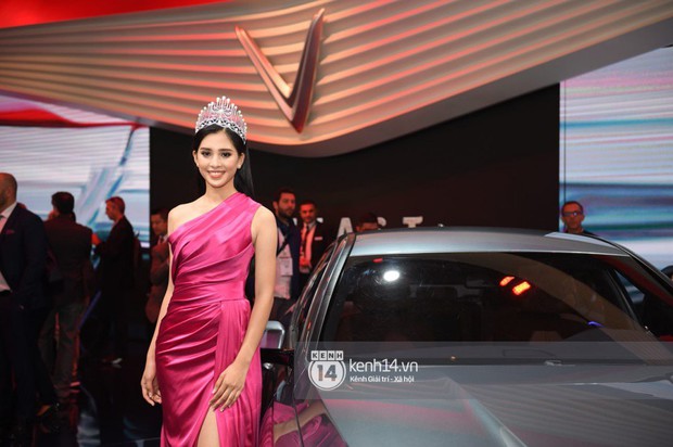 Hoa hậu Tiểu Vy diện váy dạ hội nổi bật, cực xinh đẹp trong sự kiện ra mắt ô tô VINFAST tại Paris - Ảnh 6.