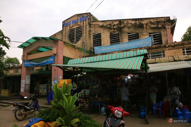 Cảnh u ám bên trong khu chợ tiền tỷ ở Sài Gòn bị bỏ hoang gần 15 năm qua - Ảnh 3.