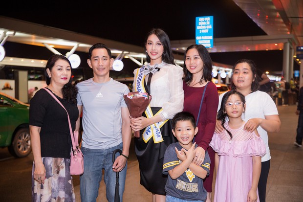 Thuỳ Tiên xúc động đến bật khóc khi Hoa hậu Tiểu Vy, Á hậu Thúy An tiễn lên đường đi Nhật thi Miss International 2018 - Ảnh 13.