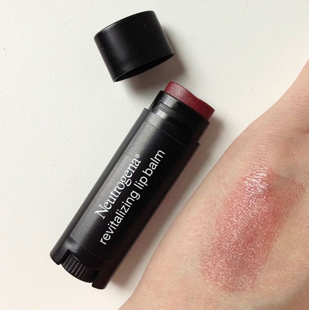 Lười đánh son nhưng sợ môi tái nhợt, thiếu sức sống thì các nàng hãy nhờ cậy đến 6 thỏi son dưỡng có màu này - Ảnh 2.