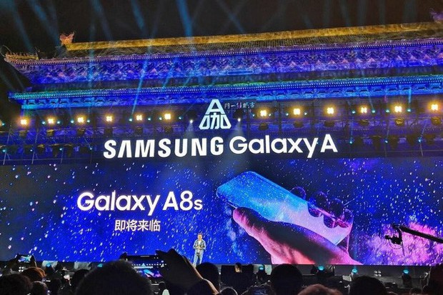 Không báo trước, Samsung bất ngờ ra mắt một smartphone với thiết kế trong mơ - Ảnh 1.