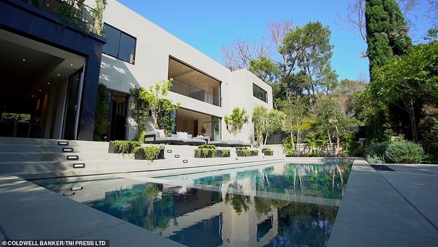 Kylie Jenner bought another villa as big as a palace for 315 billion, but this is only a small part of her fortune! - Photo 1.