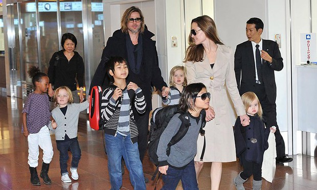Angelina Jolie nhung nhớ Brad Pitt, muốn gọi điện cho chồng cũ nhưng anh lại có phản ứng quá phũ - Ảnh 2.