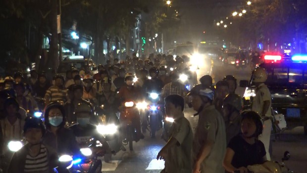 Nguyên nhân vụ cây xăng bốc cháy dữ dội kèm tiếng nổ lớn khiến nhiều người hoảng loạn bỏ chạy thoát thân ở Sài Gòn - Ảnh 3.
