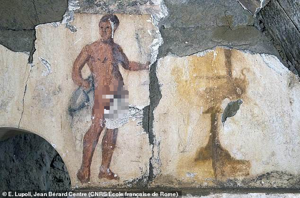 Ăn chơi thời cổ đại: Khai quật lăng mộ hơn 2000 năm tuổi, phát hiện tranh tiệc tùng và khỏa thân nam giới vẽ trên tường - Ảnh 2.