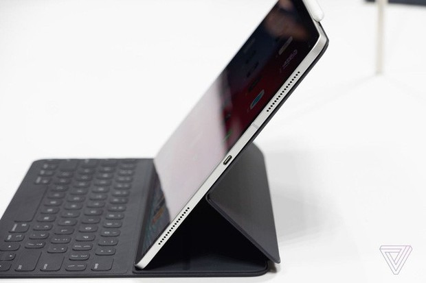 Ngắm ảnh cận cảnh iPad Pro mới: Chiếc tablet thiết kế toàn màn hình đầu tiên của Apple - Ảnh 5.