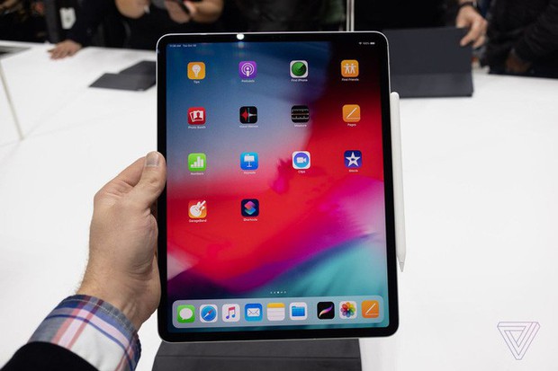 Ngắm ảnh cận cảnh iPad Pro mới: Chiếc tablet thiết kế toàn màn hình đầu tiên của Apple - Ảnh 6.
